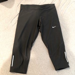 Nike dri-fit capris knee-length pants size S